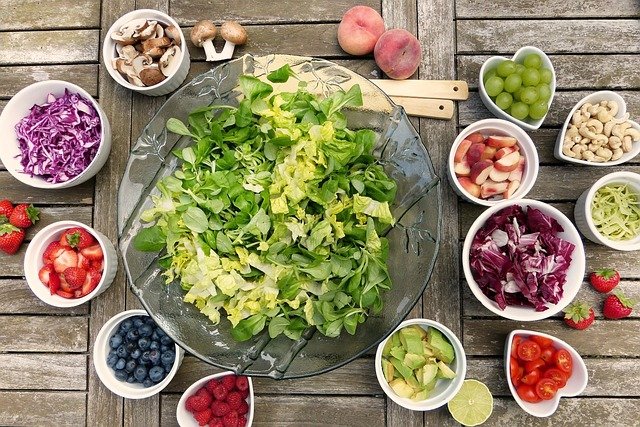 How to dress salads in a tasty but healthy way