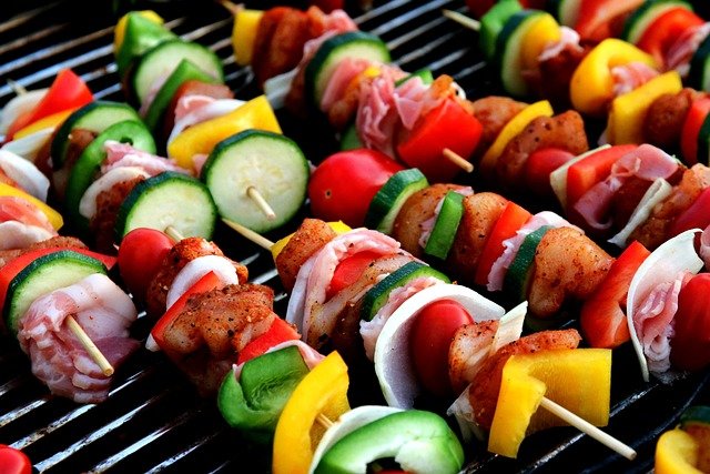 Grilling on a charcoal grill: risks and advantages